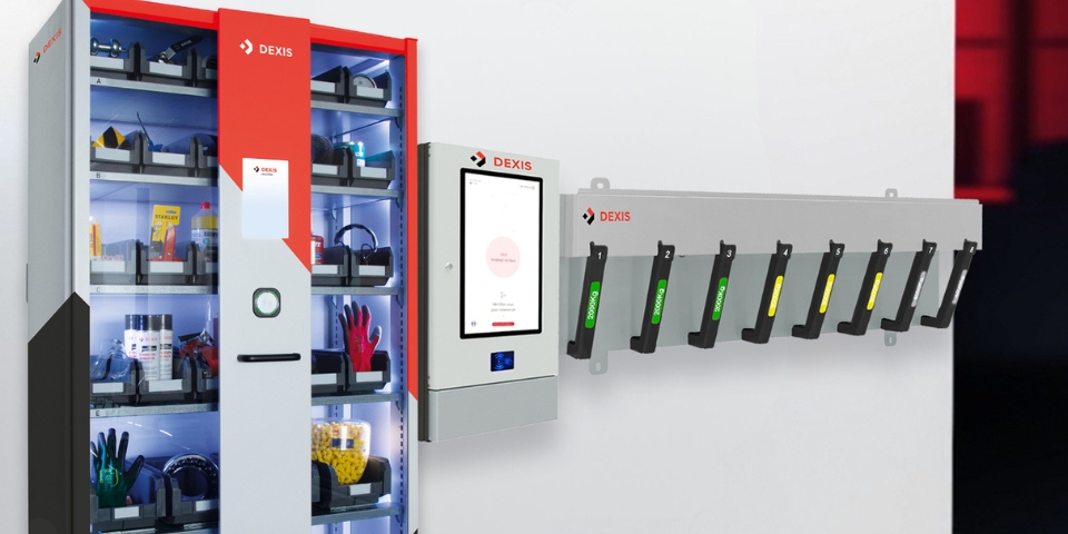 Wiegezellenautomat, Lagerverwaltung und Ausgabe für Schlingen und Gurte stehen an einer Wand